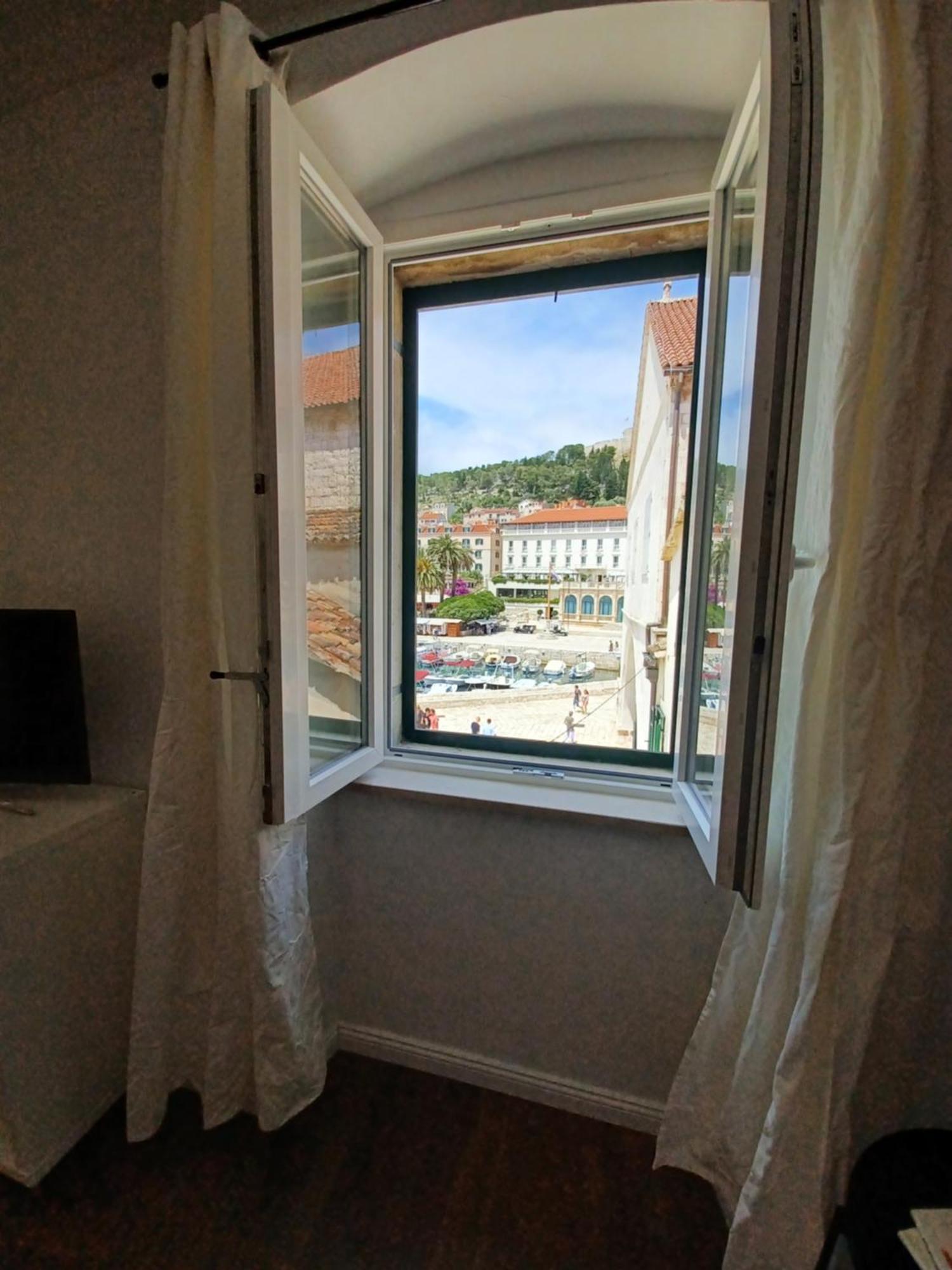 Apartment Lilly With Amazing City View Hvar Town Eksteriør bilde